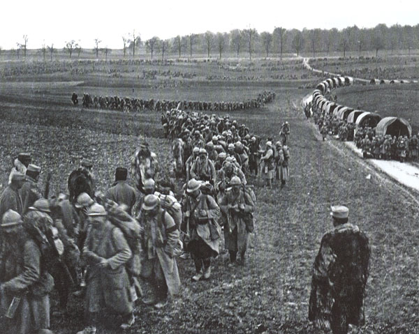 La Voie sacrée, entre Bar-le-Duc et Verdun (1916)
