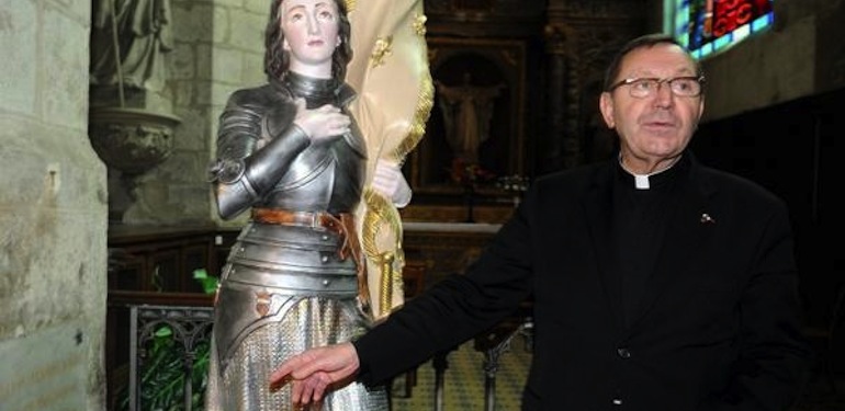 STATUE DE JEANNE D ARC OFFERTE A L EGLISE SAINT SATURNIN DE BLOIS VIENNE</p><br /><br />
<p>LE PRETRE MICHEL VIOT