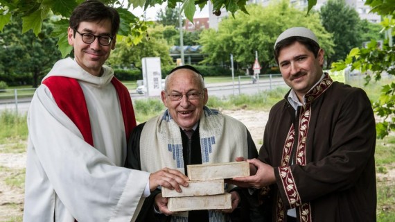 Syncrétisme : « House of one » : un million d’euros pour un espace de culte interreligieux « trois en un » à Berlin House one Berlin espace culte interreligieux syncrétisme