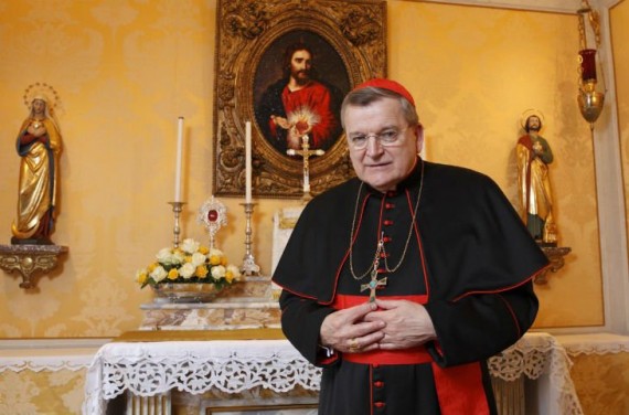 Cardinal Burke : Musulmans et Chrétiens n’adorent pas « le même Dieu » Cardinal Burke Musulmans Chrétiens Adorent Même Dieu