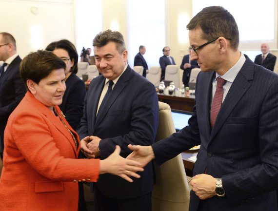 Remaniement du gouvernement polonais : Mateusz Morawiecki remplace Beata Szydło comme Premier ministre, mais la Pologne devrait conserver son cap remaniement gouvernement polonais Mateusz Morawiecki Beata Szydło