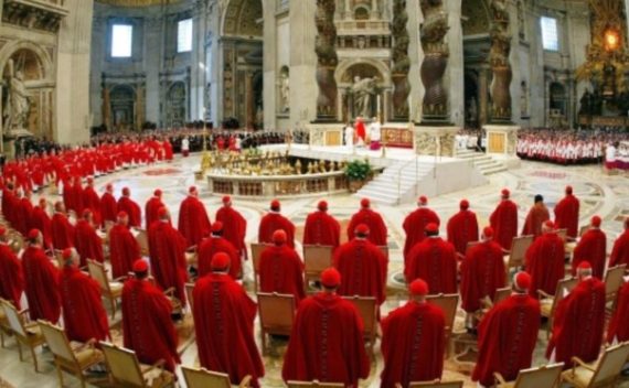 En Australie, le cardinal Burke dénonce le « mauvais état » du collège des cardinaux et dénonce l’accord du Saint-Siège avec la Chine Australie cardinal Burke college cardinaux accord Saint Siege Chine